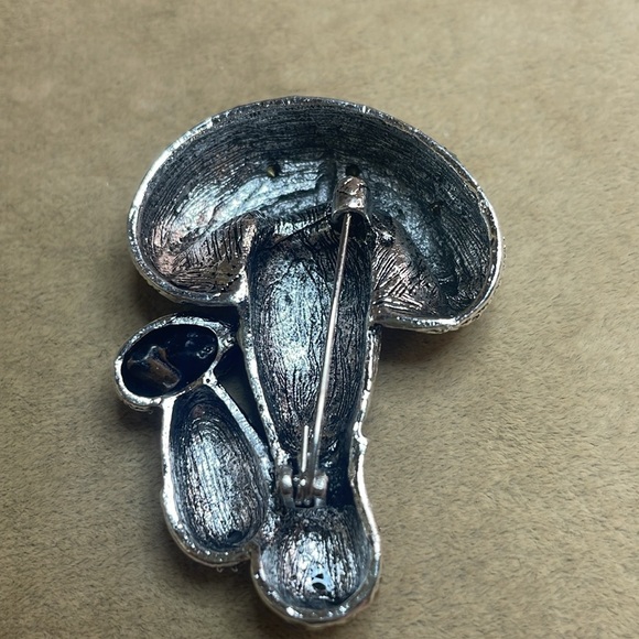 Green Rhinestone Mushroom Brooch - Picture 4 of 5